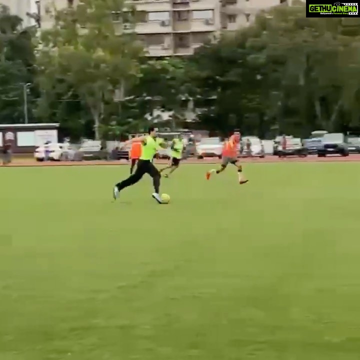 Tiger Shroff Instagram - When your body cant keep up 😞...pulled my muscle but didnt miss after that luckily...thanks for the video @allstarsfc_pfh @walia_bunty ❤️
