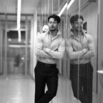 Tiger Shroff Instagram - #maninthemirror