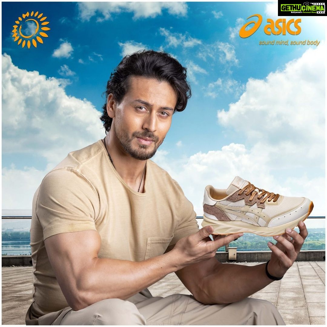 tiger shroff wearing onitsuka tiger