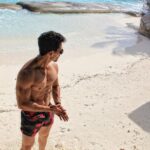 Tiger Shroff Instagram - Did you just call....beachhh? 🐠🌊☀️❤️