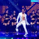Tiger Shroff Instagram - Watch it tonight at 8 PM onwards only on Colors. #IIFAonColors #iifa2022 @colorstv @iifa