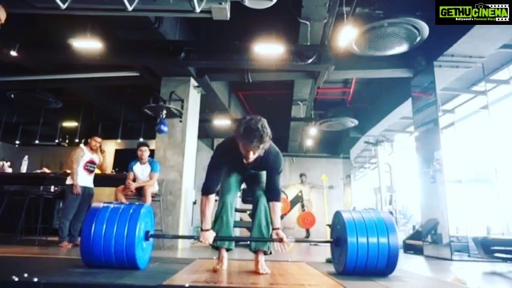 Tiger Shroff Instagram - 220 kgs deads...120 kgs each leg step ups..a little progress is still progress i guess๐๐ฆ๐ @mmamatrixgym