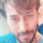 Tiger Shroff Instagram - 💙💤🥱✈️