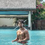 Tiger Shroff Instagram - If every sunday could be like ☀️🌊