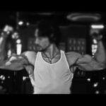 Tiger Shroff Instagram - My workout, my music & my UBON Headphones, where are yours? Go grab at @ubon_official! #UBON #UbonHeadphones