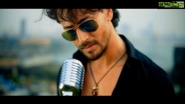 Tiger Shroff Instagram - Thought of thanking and dedicating a few lines to you through an acoustic. Coming soon ❤️🎶 #YouAreUnbelievable @iamavitesh @bgbngmusic 🎥 @shariquealy