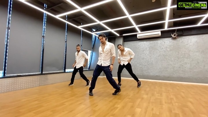 Tiger Shroff Instagram - Jamming with the #unbelievable new school brothers 🔥❤️ #youareunbelievable @ankan_sen7 @sahil_m_khan7official