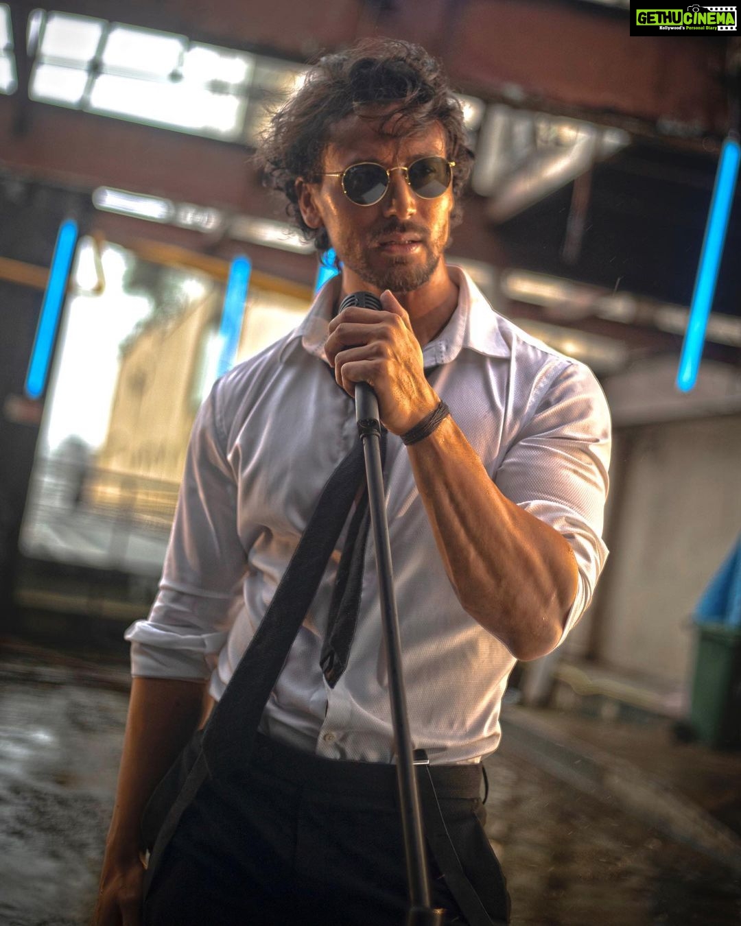 Tiger Shroff Instagram - 2 days to go. #YouAreUnbelievable
