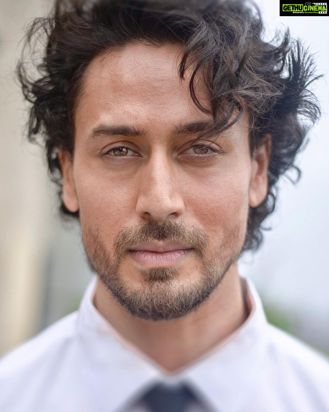 Tiger Shroff Instagram - #YouAreUnbelievable #22ndSept 📸 @shariquealy