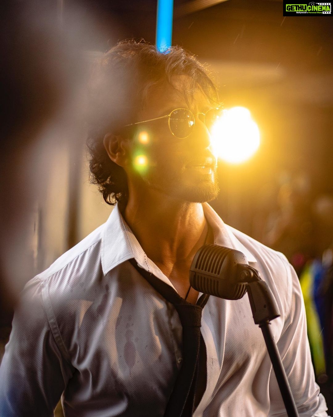 Tiger Shroff Instagram - Hey guys thank you for all the love for our teaser ❤️ #unbelievableteaser #outnow #linkinbio #youareunbelievable