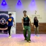 Tiger Shroff Instagram - Love this song...#beleiber 🤪 @paresshss @_anjalli_ @akshaydancelife444