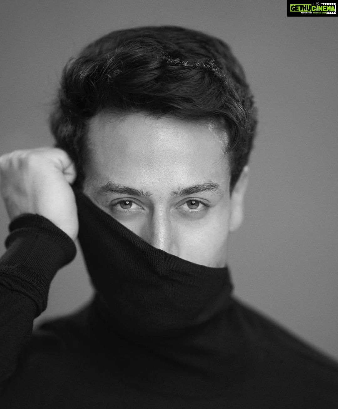 Tiger Shroff Instagram - #Repost @avigowariker - WEAR A MASK.... IT’S SAFER... @tigerjackieshroff . PS: This is an image in a photo series I'm doing, using stock pics from older photoshoots... . #WearAMaskItsSafer !! #GoCorona #StaySafe