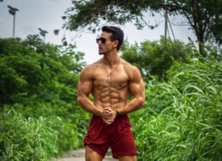 Tiger Shroff Instagram - I think we should make earth day everyday. Thank you mother nature for putting up with us and taking care of us ❤️🙏 blessed to be a small irrelevant part of this planet and hopefully make myself relevant by giving back to this planet everyday 🙏 #happyearthday #2020