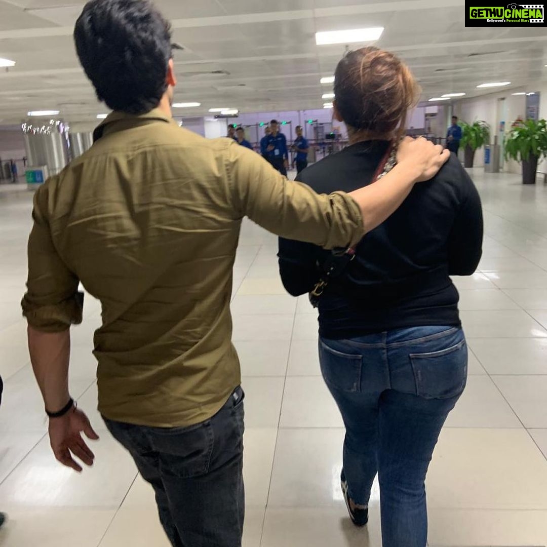 Tiger Shroff Instagram - Always got your back kiddo❤️happy birthday to my manager/monster/bodyguard/training partner/food-guide. Dont worry we will find your husband this year. Theres got to be someone out there...the quest continues @ishagoraksha