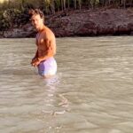 Tiger Shroff Instagram - This scenery and location just got me grooving to one of my fav’s song 🤪😎☀️ #krrishh vibes !