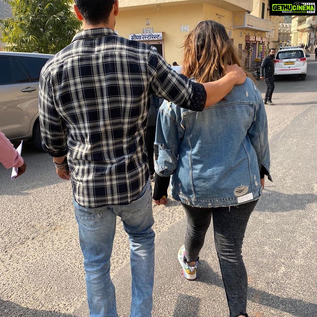 Tiger Shroff Instagram - Always got your back kiddo❤️happy birthday to my manager/monster/bodyguard/training partner/food-guide. Dont worry we will find your husband this year. Theres got to be someone out there...the quest continues @ishagoraksha