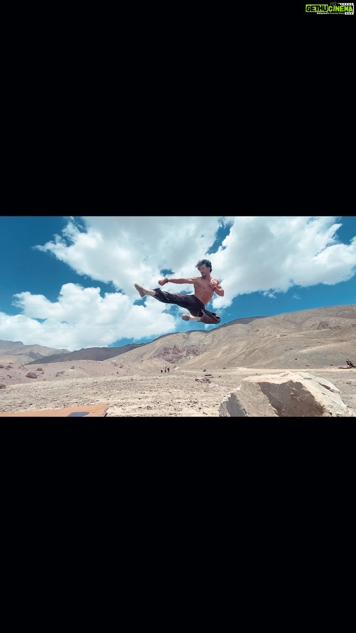 Tiger Shroff Instagram - On top of the 🌎….or just a mountain😍💋⚡️