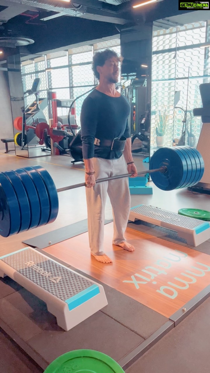 Tiger Shroff Instagram - Oh hi againn 220 kgs…couldve played a little longer with you if my wrist straps didnt ripp off…😭 @mmamatrixgym