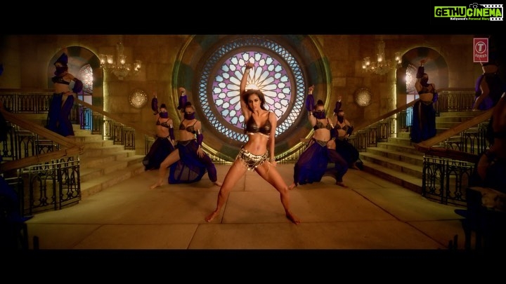 Tiger Shroff Instagram - Get ready to get your groove on with @dishapatani. #DoYouLoveMe song out tomorrow. #SajidNadiadwala’s #Baaghi3 @shraddhakapoor @riteishd @khan_ahmedasas @wardakhannadiadwala @tanishk_bagchi @nikhitagandhiofficial @tseries.official @adil_choreographer @foxstarhindi @nadiadwalagrandson @bhushankumar . Original Music & License Courtesy - #ReneBendali