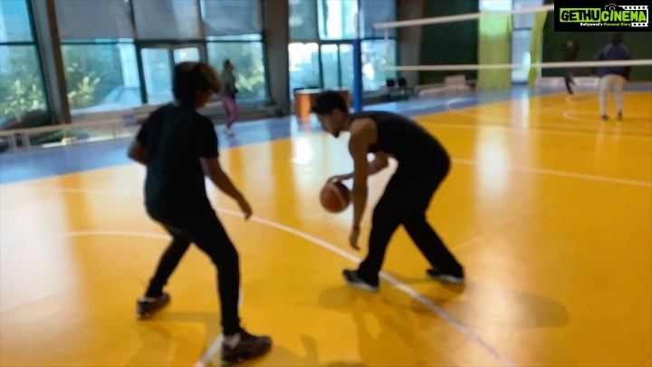 Tiger Shroff Instagram - Ballin in my @asicsindia shoes with my bro @_subhaankhan_ #baaghi3#dayoff#airbaaghi