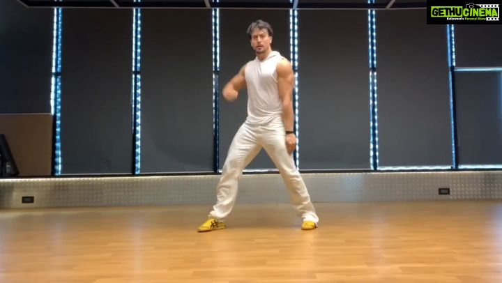 Tiger Shroff Instagram - Old is gold ... loved this era and this song! Anddd love these Guys' #choreography🕺 @piyush_bhagat @swainvikram