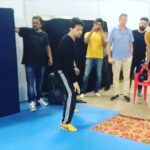 Tiger Shroff Instagram - Khalid being put to the test...any guesses which sequence we are rehearsing for?#warincinemas @mansoor_a_khan_