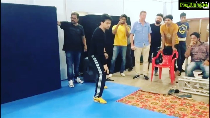 Tiger Shroff Instagram - Khalid being put to the test...any guesses which sequence we are rehearsing for?#warincinemas @mansoor_a_khan_