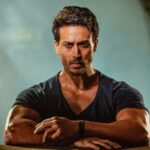 Tiger Shroff Instagram - “Kyun..Main goli chalane k baad hi puchhoonga...” #war#incinemas