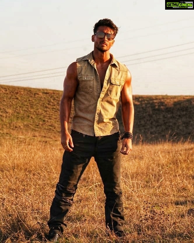 Tiger Shroff Instagram - #baaghi3 #actionday2 Serbia