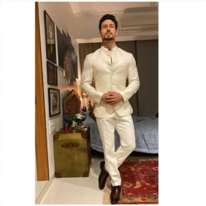 Tiger Shroff Instagram - About last night... #diwali2019