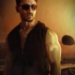 Tiger Shroff Instagram - These shades from @novaeyewearofficial I recently got my hands on, are a perfect blend of classy look and sturdy at the make. Absolutely loving these Nova shades!! #VisionMeetsFashion