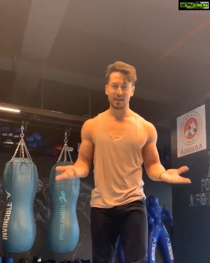 Tiger Shroff Instagram - Who’s ready for some power-packed action? Participate in the ASICS #MoveWithTiger contest and win exciting goodies from ASICS India! All you have to do is - Follow @asicsindia Do your version of my move and upload your video on your feed Make sure you use #MoveWithTiger, #IMoveMe, #ASICSIN and tag @asicsindia Contest ends on 30th September, 2019 It's time to flaunt your move!