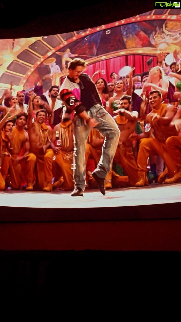 Tiger Shroff Instagram - I dont think you guys heard the song yet😅but thank you for all the love ❤️💥😍🙏#heropanti2 #whistlebaja2 #29april