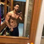 Tiger Shroff Instagram - Finally on my feet...lots of catching up to do⚡️🔥 #finalactionsched #hrithikvstiger