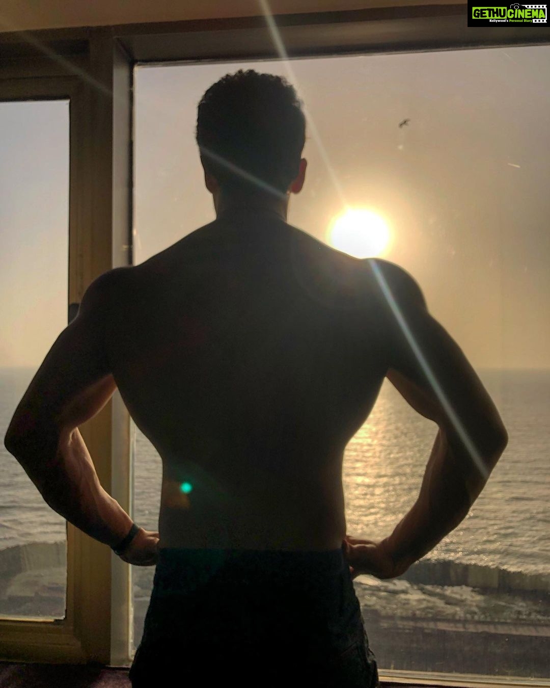 Tiger Shroff Instagram - Its a new day...spread your wings and fly!