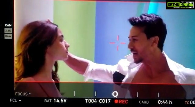 Tiger Shroff Instagram - Happy you guys are hooked! Here’s a behind the scenes shot! #20mill #injust #24hrs 🔥❤