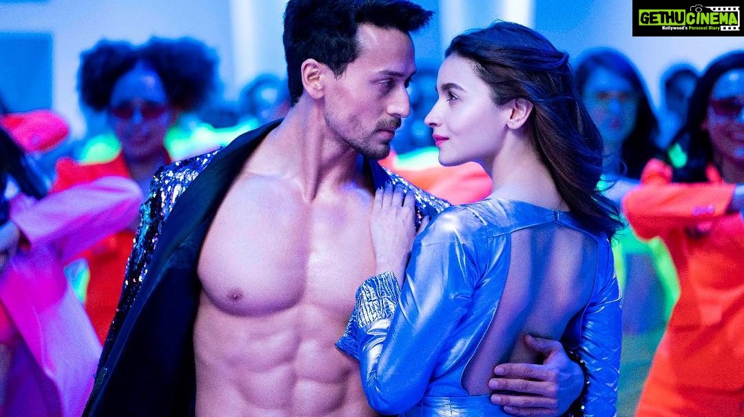 Tiger Shroff Instagram - Coming to get you hooked onto this number! #HookUpSong out today! #Talia @aliaabhatt @karanjohar @apoorva1972 @tarasutaria @ananyapanday @punitdmalhotra @VishalDadlani @ShekharRavjiani @farahkhankunder @dharmamovies @foxstarhindi @zeemusiccompany #SOTY2 #SOTY2on10thMay