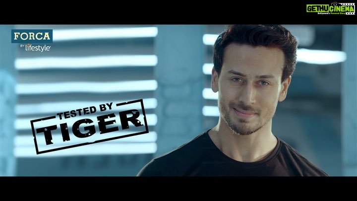 Tiger Shroff Instagram - Catch me in action with the super flexible FORCA by @lifestylestores denims! Pick your pair at a Lifestyle store or at lifestylestores.com π¬ @punitdmalhotra #TigerforForca #ForcabyLifestyle #TestedbyTiger #LifestyleCelebrates20Years