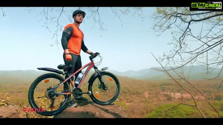Tiger Shroff Instagram - Excited to be associated with @avoncycles! 😊🙏 #AvonCycles #RideTheFuture