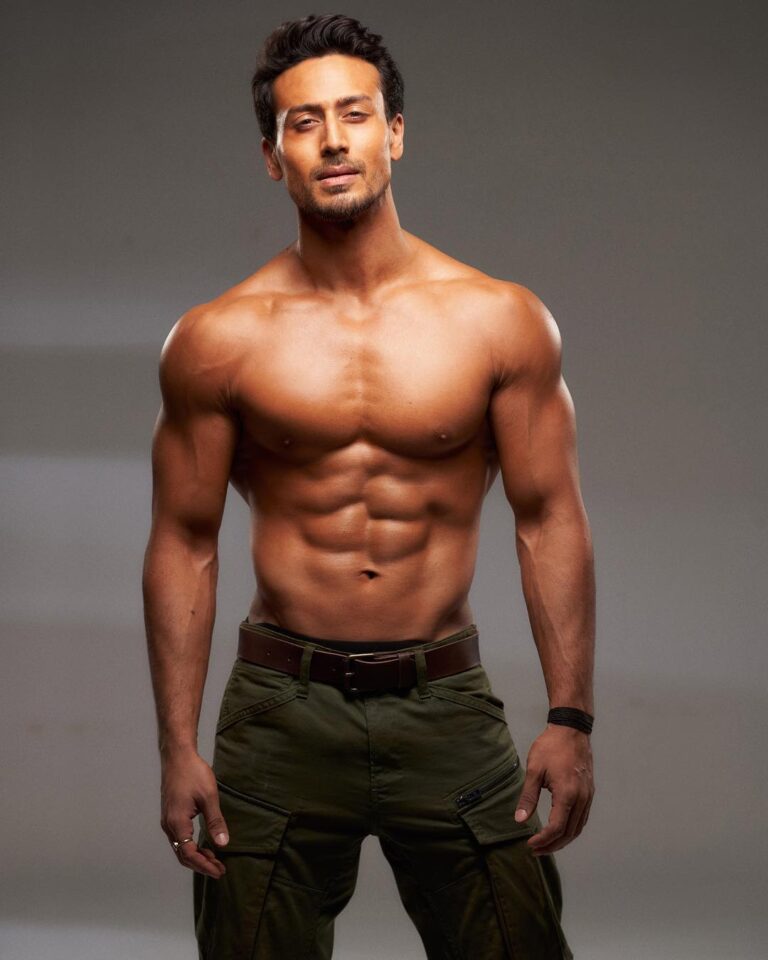 Tiger Shroff Instagram - Haha, it’s all you sir! Thank you for making me look good...always! #Repost - @avigowariker ‪Test shot! Best Shot!! If you have THIS body... with SUCH swag... then give that expression... for the first test shot.... @tigerjackieshroff you made my job SO damn easy !!‬ ‪ #Photoshoot #TigerShroff #ShootDiaries #Portraiture #Composition #Perspective #HumanEffect #POTD #InstaDaily @ubon_official‬