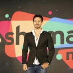 Tiger Shroff Instagram - Super excited to be at the launch of @ShemarooMe, a destination for #BollywoodKeAsliFans. So head on to #ShemarooMe to stream your favorites movies! #AsliFanKoHumaraSalaam