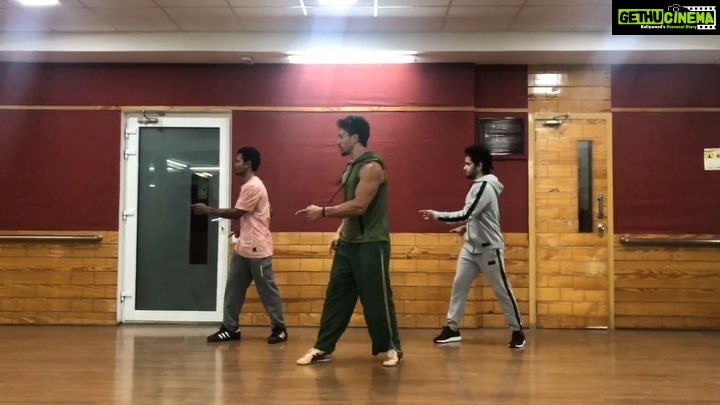 Tiger Shroff Instagram - Yo d...kuch yaad aya ?🧐😝 @dharmesh0011 @rahuldid @swainvikram
