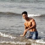 Tiger Shroff Instagram - 🏊‍♂️ @dabbooratnani @manishadratnani #btswithdabboo #dabbooratnanicalendar #2019