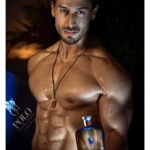 Tiger Shroff Instagram - Powerful, fresh and masculine. Discover Ralph Lauren Polo Ultra Blue, an exhilarating fragrance inspired by energy of the ocean. @poloralphlauren Now available at @parcosbeauty @mynykaa @shoppers_stop @sephora_india #ParcosFragrance #PoloUltraBlue