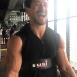 Tiger Shroff Instagram - Excuse the #💩expressions please. 🐒