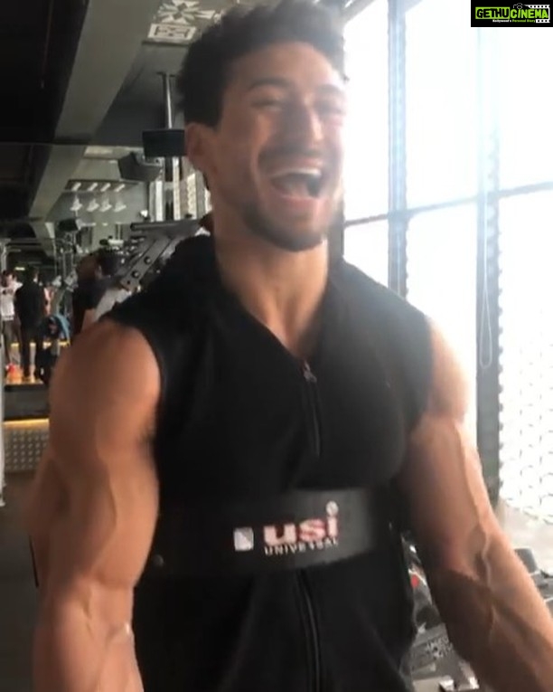 Tiger Shroff Instagram - Excuse the #💩expressions please. 🐒