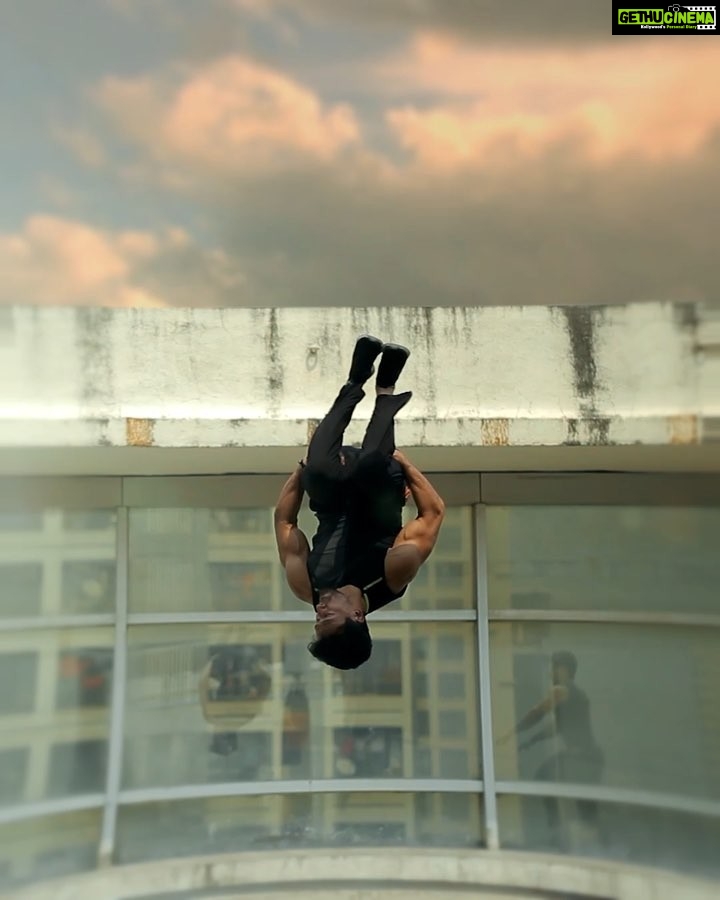 Tiger Shroff Instagram - Can’t stop, won’t stop! #prowlactivewear #readytomove @prowlactive