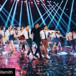 Tiger Shroff Instagram - Sharing the stage with one of the greatest entertainers in the world! The pleasure was all ours sir! #Repost @willsmith On Set in Bollywood!! Shout out to the Cast & Crew of Student of the Year 2. Thanx for Letting Me Play. :-) 📷: @westbrook @sadaoturner #willsmith #soty2