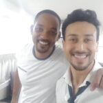 Tiger Shroff Instagram - Sharing the stage with one of the greatest entertainers in the world! The pleasure was all ours sir! #Repost @willsmith On Set in Bollywood!! Shout out to the Cast & Crew of Student of the Year 2. Thanx for Letting Me Play. :-) 📷: @westbrook @sadaoturner #willsmith #soty2