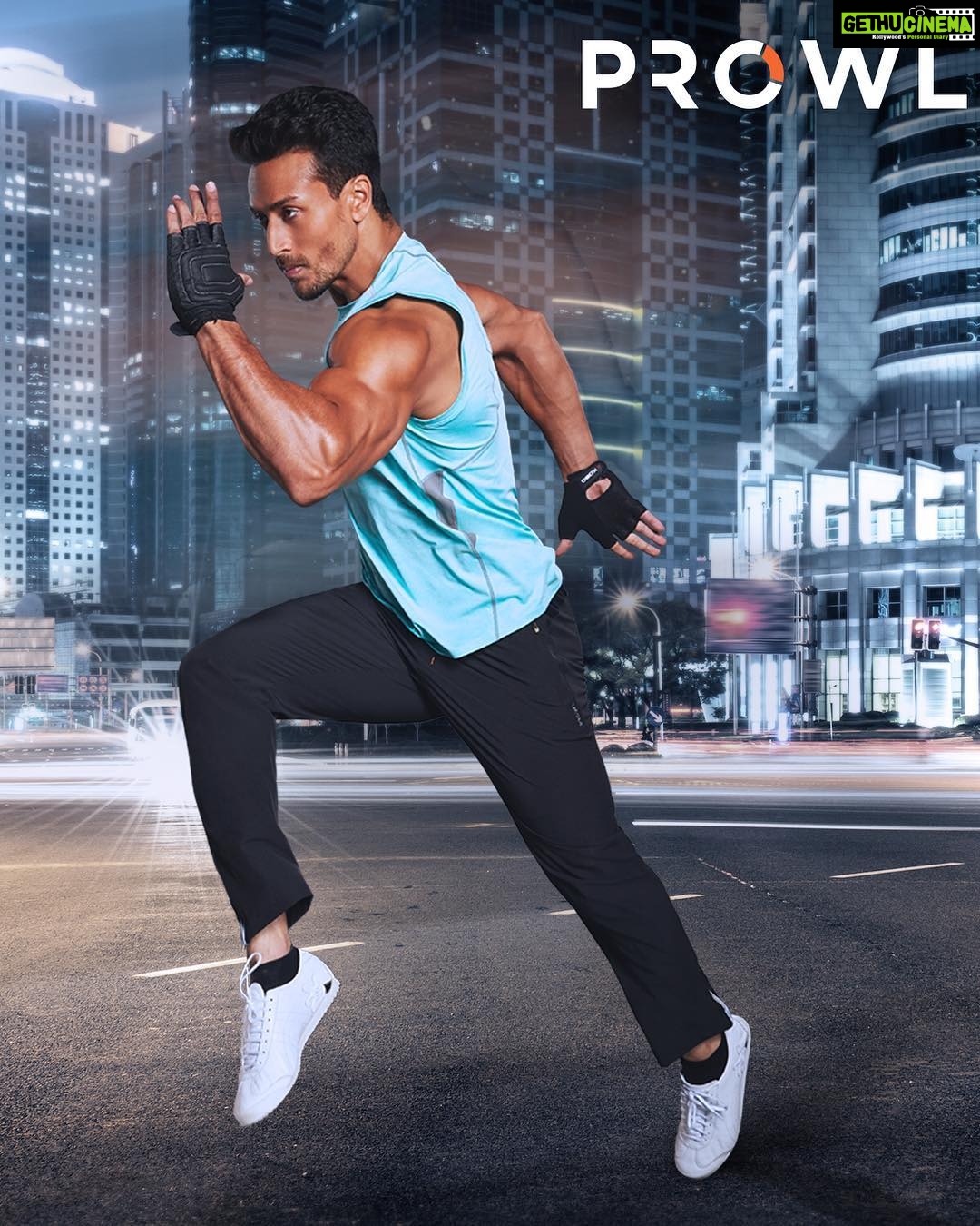 Tiger Shroff Instagram - Guys, we're live!!!⚡️ Do check out @prowlactive on www.prowlactive.com and @amazonfashionin #ReadyToMove